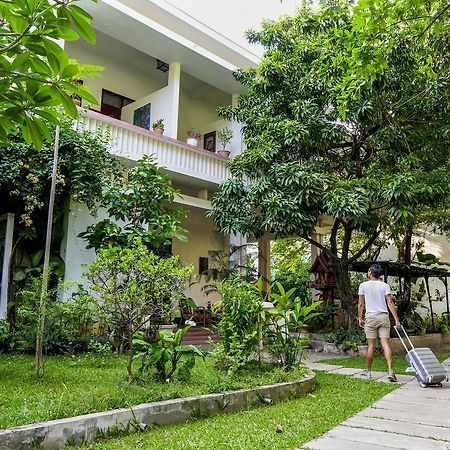 Lani'S House By The Ponds Hotel Vientiane Exterior photo
