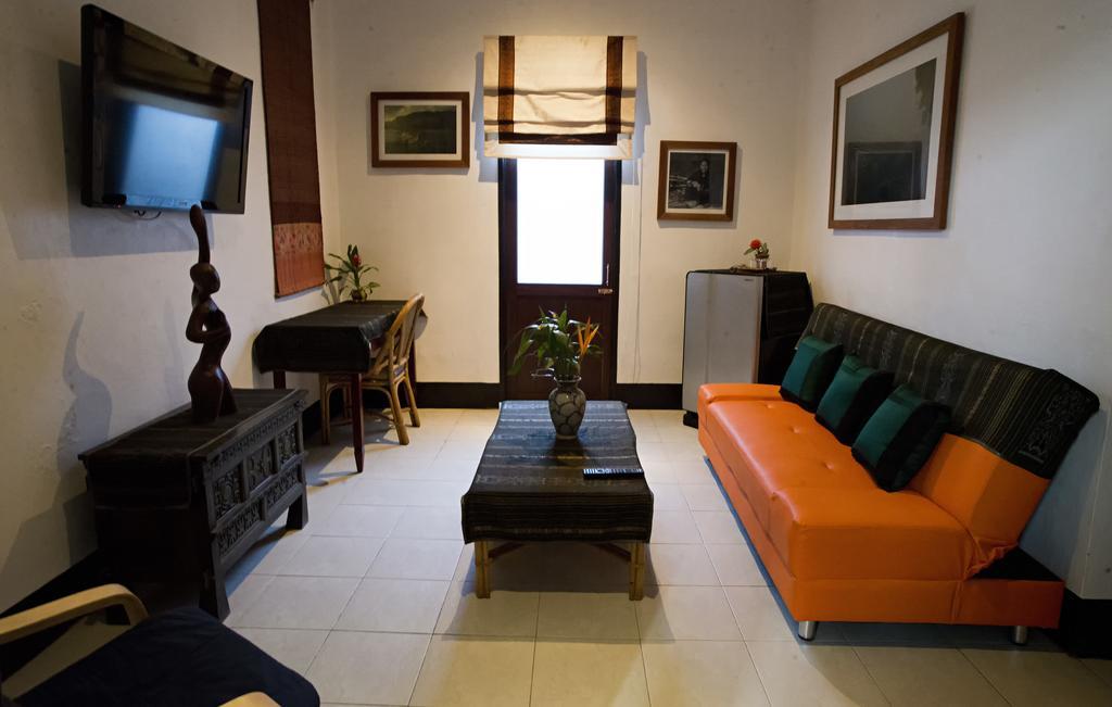 Lani'S House By The Ponds Hotel Vientiane Exterior photo