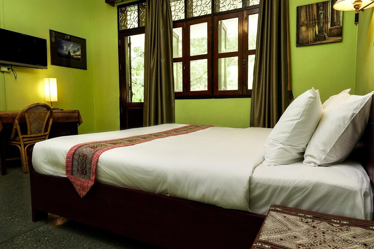 Lani'S House By The Ponds Hotel Vientiane Exterior photo